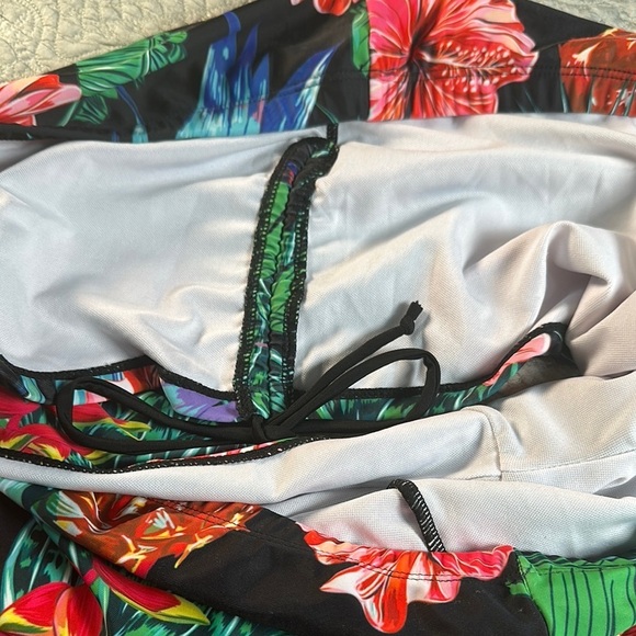 SHEIN Athletic Shorts Black and Red with Adjustable Drawstrings - Picture 9 of 12